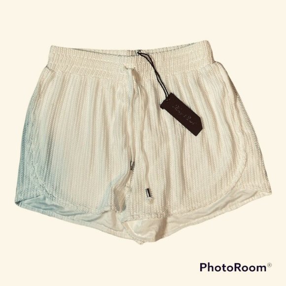 Honey Punch Elastic Tie Waist Ivory Shorts Small NWT - Picture 1 of 5